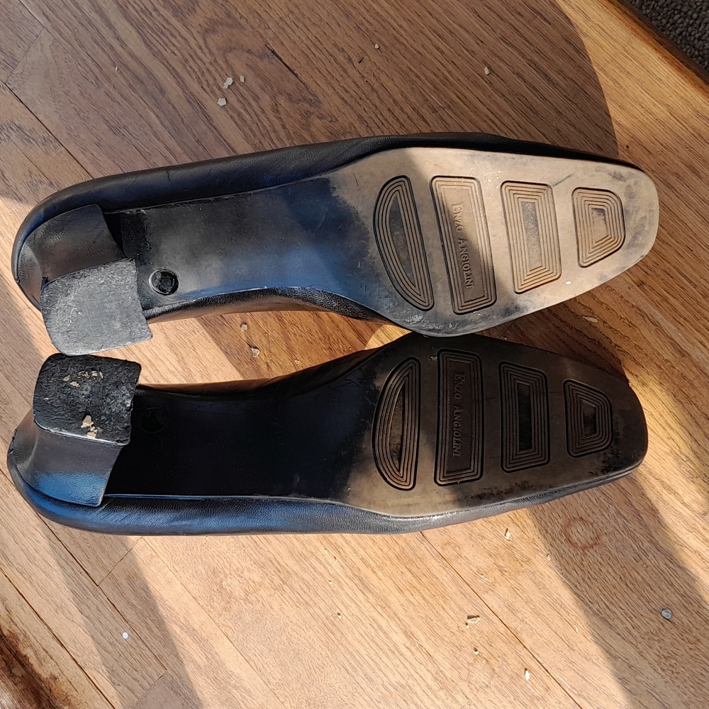 Vintage Enzo Angioloni Destressed Pumps - Picture 6 of 10